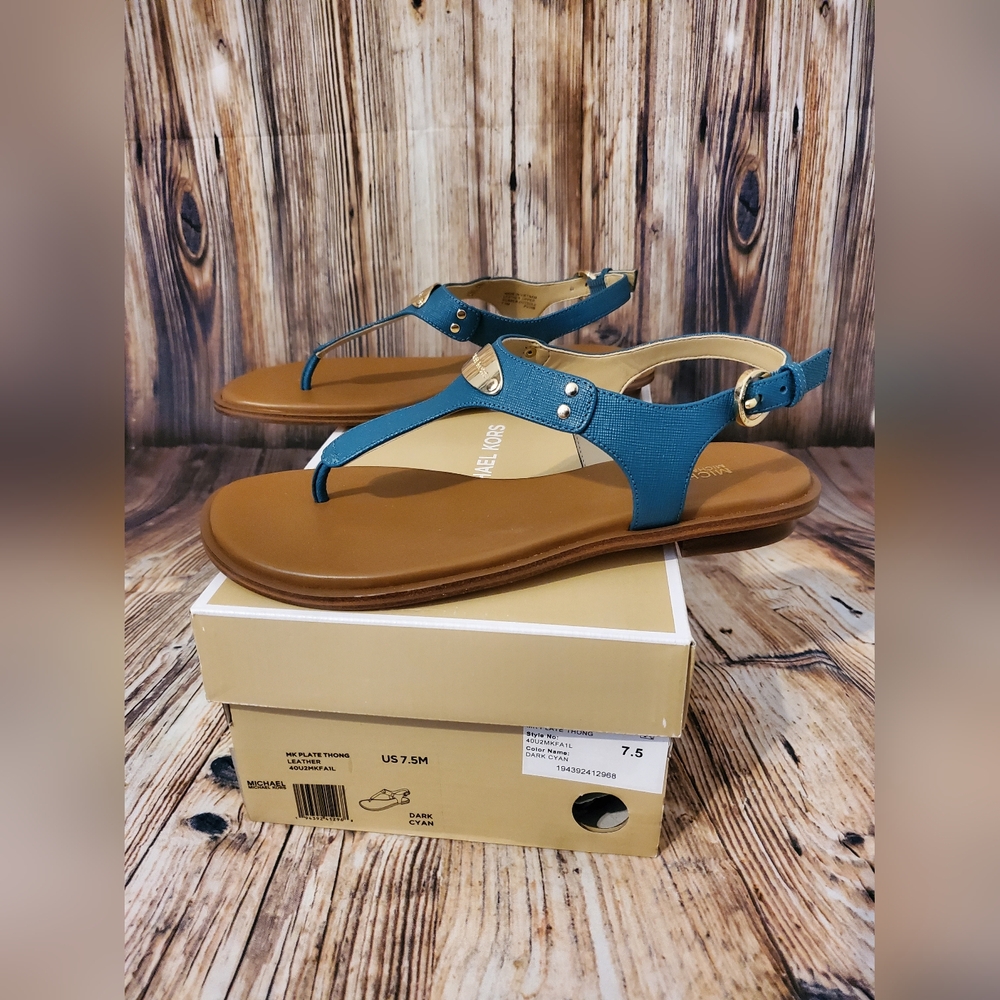 Michael Kors Plate Leather Sandal - Picture 5 of 11